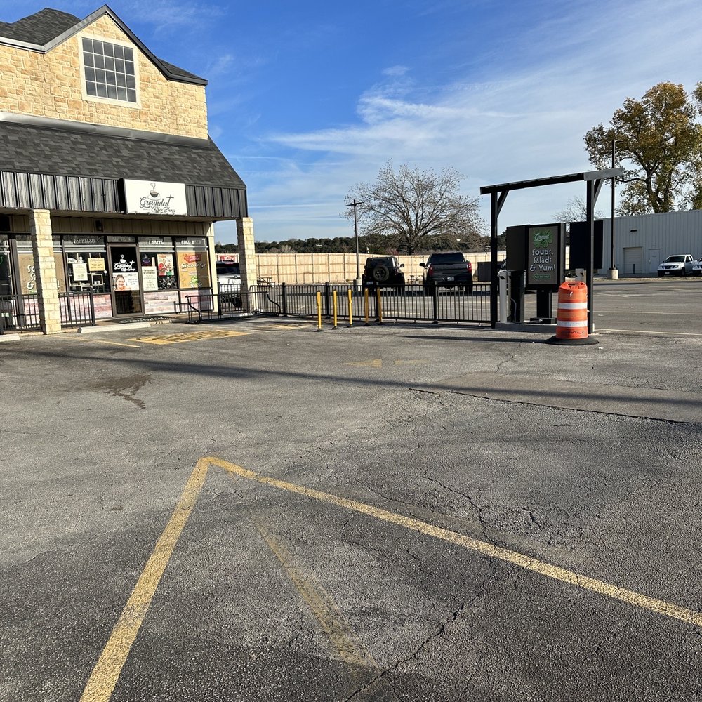Daily Bread And Brew - empty parking lot - Coffee & Tea Near Me - Glen Rose, Texas