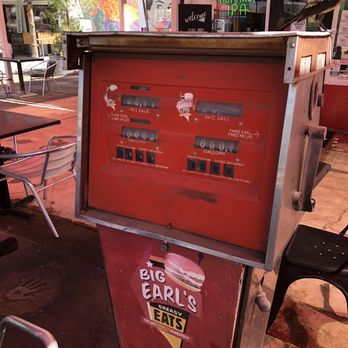 Big Earl's Greasy Eats - American Near Me - Cave Creek, Arizona