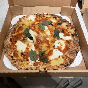 How Ya Dough'n Pizza - This is the OG - Fresh Mozzarella & Basil - Neapolitan thru & thru !! - Pizza Near Me - Boca Raton, Florida