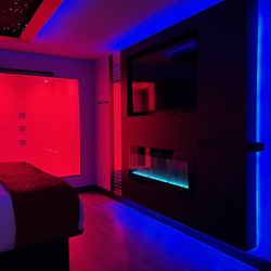 Imperial Suites - The fireplace & TV in the Starlight Suite