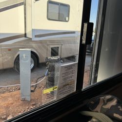 Nevada RV Rental - Filthy windows