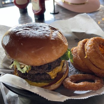 Mountain Fork Brewery - Huge burger! - Brewpubs Near Me - Broken Bow, Oklahoma Mountain Fork Brewery - Huge burger! - Brewpubs Near Me - Broken Bow, Oklahoma