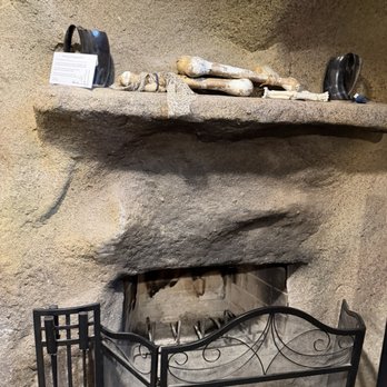Castlewood Cottages - Fireplace in room if you were here in the cold! - Hotels Near Me - Big Bear Lake, California Castlewood Cottages - Fireplace in room if you were here in the cold! - Hotels Near Me - Big Bear Lake, California