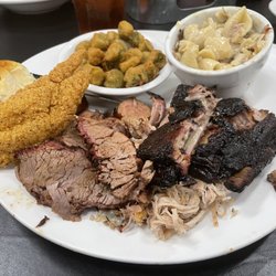 Red Oak Fillin' Station - BBQ sampler