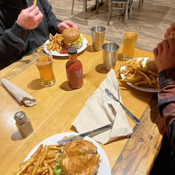 Thunder Island Brewing - Burgers - Breweries Near Me - Cascade Locks, Oregon Thunder Island Brewing - Burgers - Breweries Near Me - Cascade Locks, Oregon