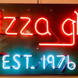 Traditional pizza parlor vibes at Pizza Glen in Clinton, MO.