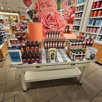 Bath & Body Works - Their deals - Cosmetics & Beauty Supply Near Me - West Hills, California Bath & Body Works - Their deals - Cosmetics & Beauty Supply Near Me - West Hills, California