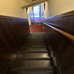 六福菜館 - Stairway going down to exit. I hope you aren't afraid of heights.