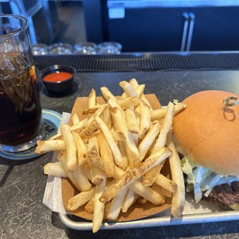 Iron Hill Brewery TapHouse - taphouse smash burger - wow - Breweries Near Me - Exton, Pennsylvania