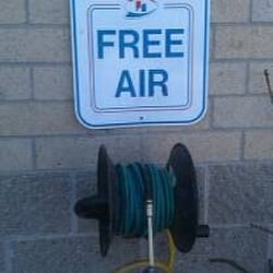 Holiday Station Store - Free air