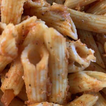 Capones Italian eatery - Black pepper flakes - Pizza Near Me - Penfield, New York