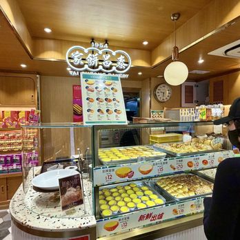 泰昌餅家 - Tai Cheong Bakery, the legendary Hong Kong bakery since 1954. I was second in line behind sweet Korean lady. - Bakeries Near Me - Hong Kong, HK