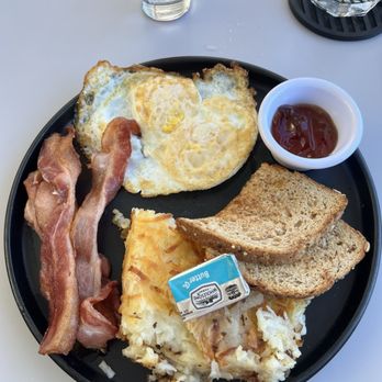 Mala Ocean Tavern - Eggs, bacon and hash browns - Seafood Near Me - Lahaina, Hawaii Mala Ocean Tavern - Eggs, bacon and hash browns - Seafood Near Me - Lahaina, Hawaii