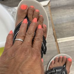 Luxx Nails & Beauty Bar - Love my Mani & Pedi!  Thank you Shanna for doing a great job! See you in 2 weeks!