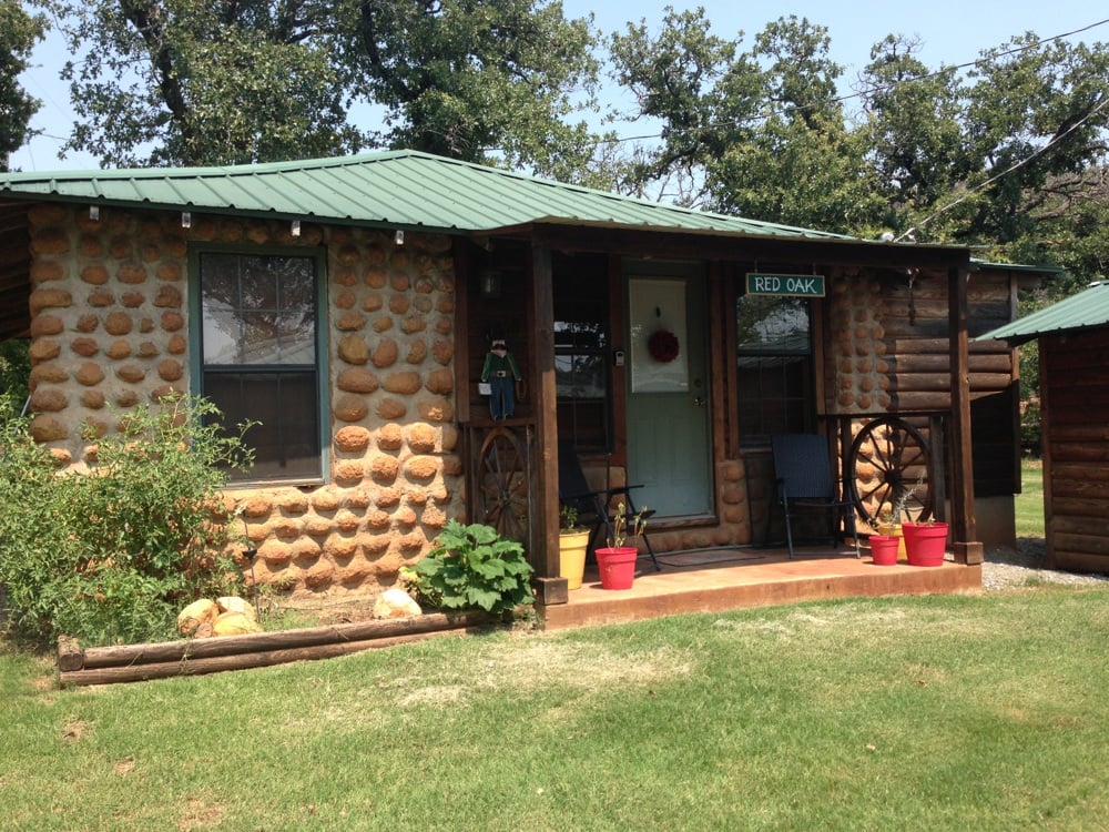 MEDICINE PARK RENTALS Updated September 2024 14 Photos 172 E Lake Dr, Medicine Park