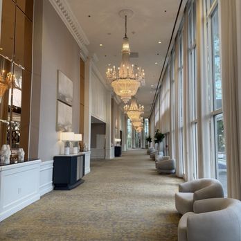 Sheraton Universal Hotel - Beautiful hallways all throughout hotel - Hotels Near Me - Universal City, California Sheraton Universal Hotel - Beautiful hallways all throughout hotel - Hotels Near Me - Universal City, California