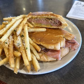 Ella's Kitchen + Wine Bar - Cubano - Wine Bars Near Me - Canal Winchester, Ohio