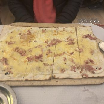 Caveau Gurtlerhoft - Alsatian flatbread with cheese and bacon (called a "tarte flambé" - Alsatian Near Me - Strasbourg, 67