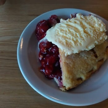 Jongewaard's Bake n Broil - Cherry Pie a la mode - American Near Me - Long Beach, California
