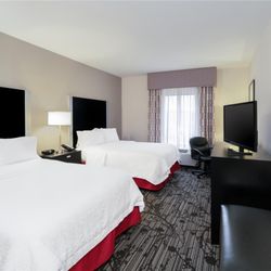 Hampton Inn & Suites Roanoke Airport - Guest room