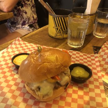 Notre-Boeuf-de-Grâce - Burgers Near Me - Pointe-Claire, Quebec Notre-Boeuf-de-Grâce - Burgers Near Me - Pointe-Claire, Quebec