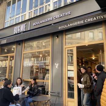 BO&MIE - Outside seating and a peek at the line - Bakeries Near Me - Paris, 75