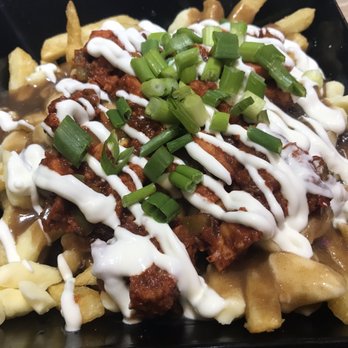 D Spot Dessert Cafe - Spicy tandoori chicken poutine - Desserts Near Me - Toronto, Ontario