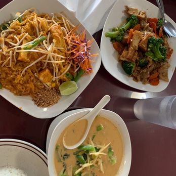 Thong Thai Restaurant - Pad Thai, pad see ew, red curry - Thai Near Me - Lakewood, Washington