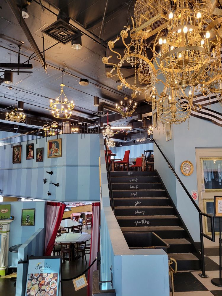 Amélie's French Bakery & Café