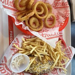 Freddy's Frozen Custard & Steakburgers - Chili cheese dog with French fries and a lemonade to drink