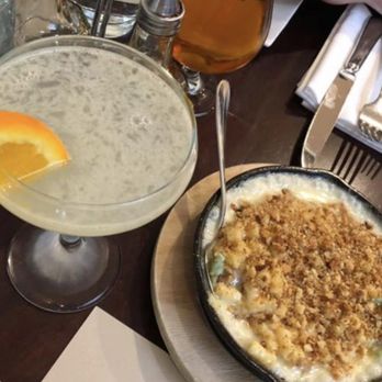 Bistro 135 - Jalapeño bacon Mac n cheese, peachy keen drink - Italian Near Me - Tracy, California