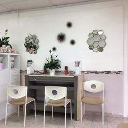 Beauty Nails & Spa - Drying area