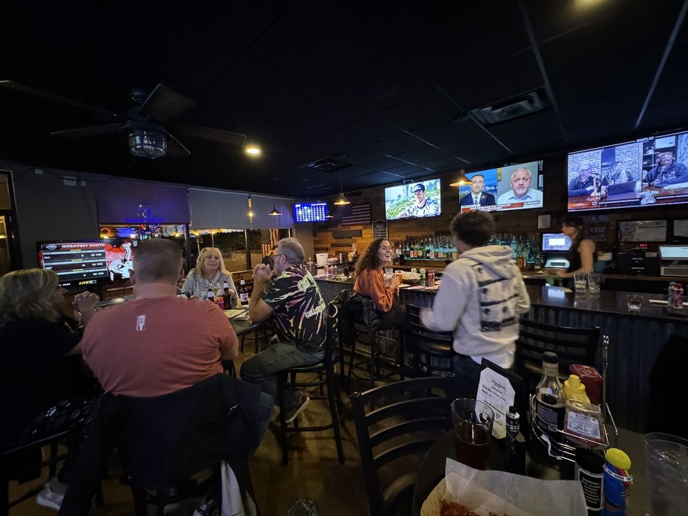 RUSTIC PUB Updated October 2024 10 Photos 5771 Pearl Rd, Parma