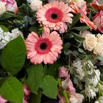 Pretty Little Flowers - Florists Near Me - Spruce Grove, Alberta