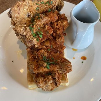 Earls Kitchen + Bar - New American Near Me - Orlando, Florida