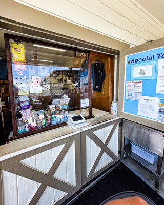 Spud Point Crab Company by null