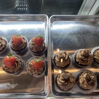 Sprinkle Berry Cakes - Cupcakes Near Me - Clearfield, Utah