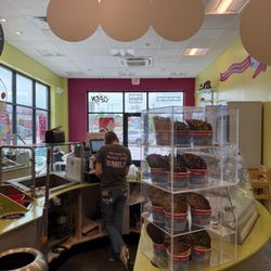 Menchie’s Frozen Yogurt - Rear view