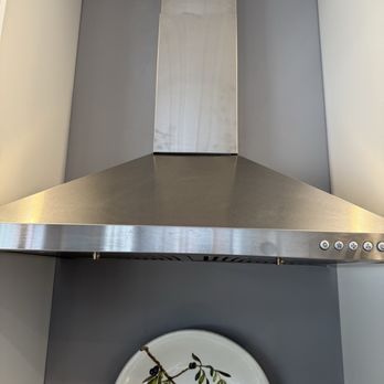 Creative Habitat Designs - Poorly installed range hood. This was AFTER he "fixed" it. - General Contractors Near Me - Novato,, California Creative Habitat Designs - Poorly installed range hood. This was AFTER he "fixed" it. - General Contractors Near Me - Novato,, California