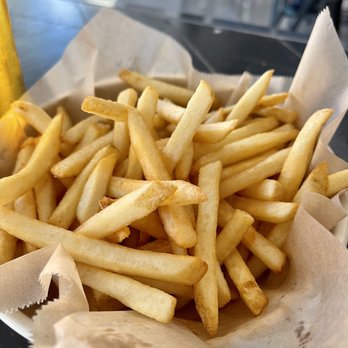 The Eight Bar - a basket of french fries - Gastropubs Near Me - Los Angeles, California The Eight Bar - a basket of french fries - Gastropubs Near Me - Los Angeles, California