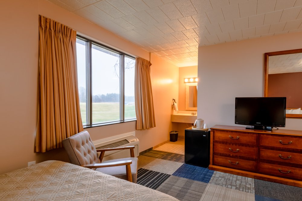 CANDLESTONE INN & GOLF Updated September 2024 17 Photos & 26