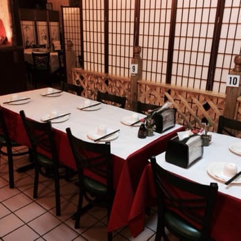 Dongpo Impression - I love the authentic decor on the inside - Szechuan Near Me - Chicago, Illinois