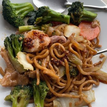 New Wing Fat - Chicken broccoli, vegetable chow main, and a shrimp from the war wonton soup lol - Chinese Near Me - San Mateo, California New Wing Fat - Chicken broccoli, vegetable chow main, and a shrimp from the war wonton soup lol - Chinese Near Me - San Mateo, California