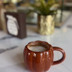 WE Lounge - cappuccino