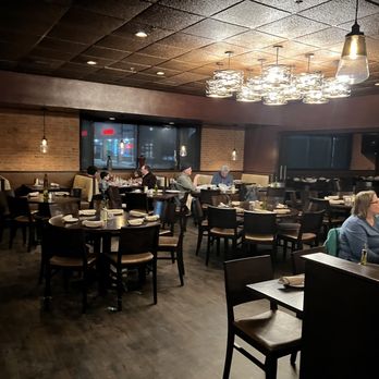 Traverso's Restaurant - Dining Area - Pizza Near Me - Naperville, Illinois Traverso's Restaurant - Dining Area - Pizza Near Me - Naperville, Illinois