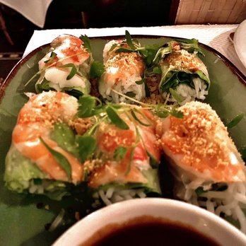 Le Colonial - Goi Cuon - Chilled Spring Rolls. Rice Noodles, Shrimp, Lettuce, Bean Sprouts, Aromatic Herbs, Peanut Plum Dipping Sauce - Vietnamese Near Me - Chicago, Illinois