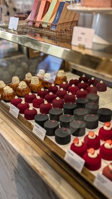 La Pâtisserie Cyril Lignac by null