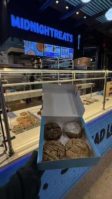 MidnighTreats by null