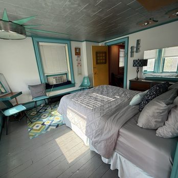 Bube's Brewery - Bedroom 1 Louisa suite - Breweries Near Me - Mount Joy, Pennsylvania