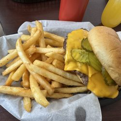 JD's Cafe - Cheeseburger
